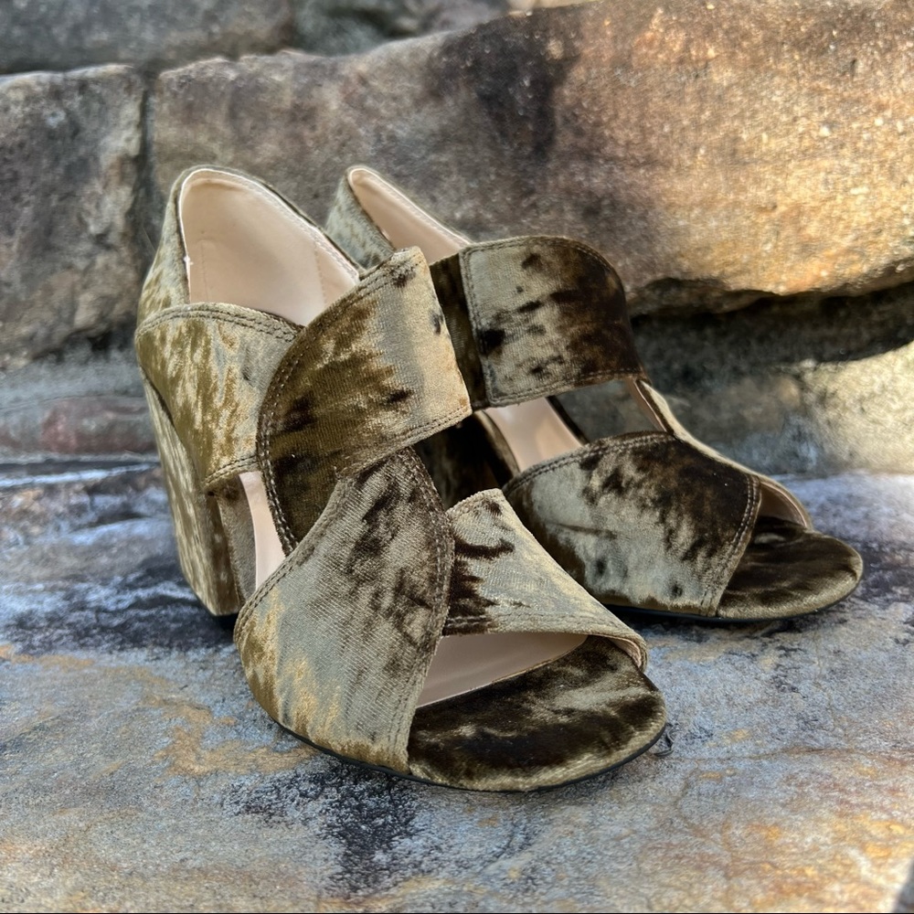 Cabi | Velvet Peep Toe Block Heel | 7M